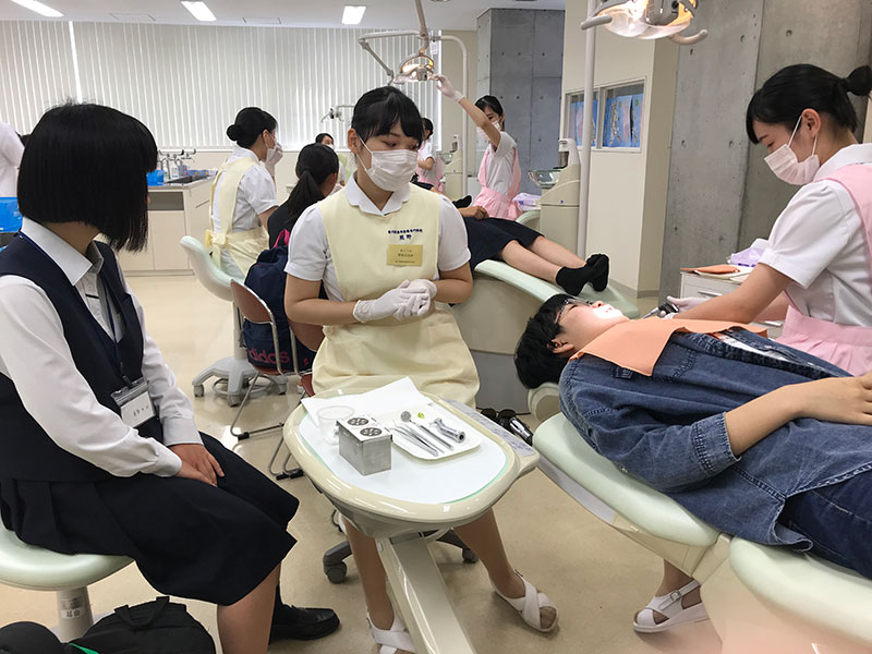 2回目オープンキャンパス（衛生士科）歯のエステ体験